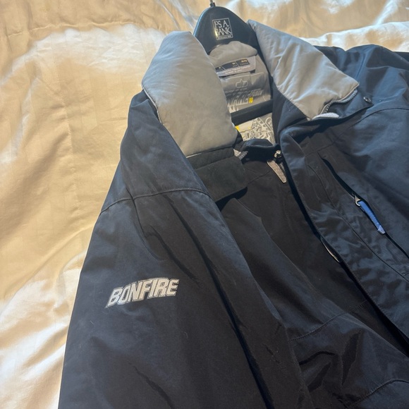 Men's Black and Gray Ski Jacket - Picture 2 of 7